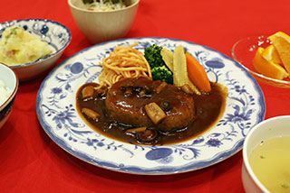 宝塚市の老人ホーム「エクセレント宝塚ガーデンヒルズ」美味しい食事3