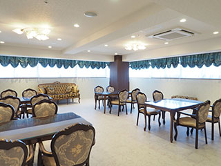 宝塚市の介護付き有料老人ホーム「エクセレント宝塚ガーデンヒルズ」談話室