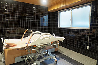 宝塚市の介護付き有料老人ホーム「エクセレント宝塚ガーデンヒルズ」特浴・機械浴